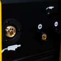 Spawarka Inwertorowa Magnum MIG 420 W Dual Puls Synergia - Gniazda Uchwytów