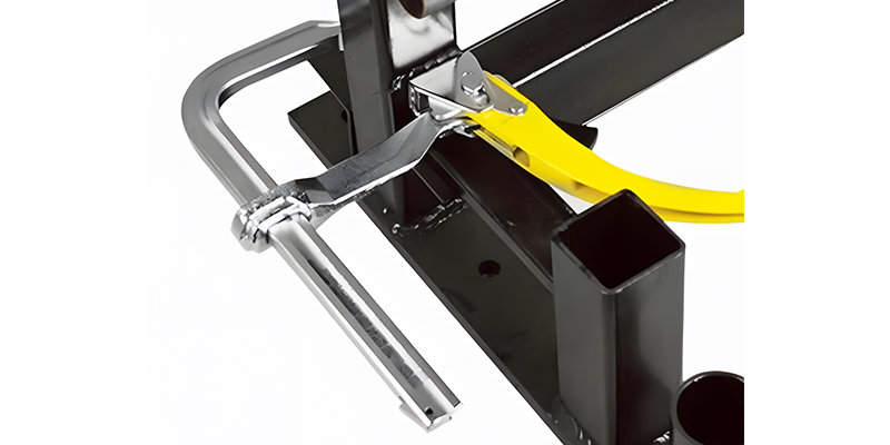 Ścisk Spawalniczy Zapadkowy STRONG HAND M10 216 x 120 mm - Mocowanie